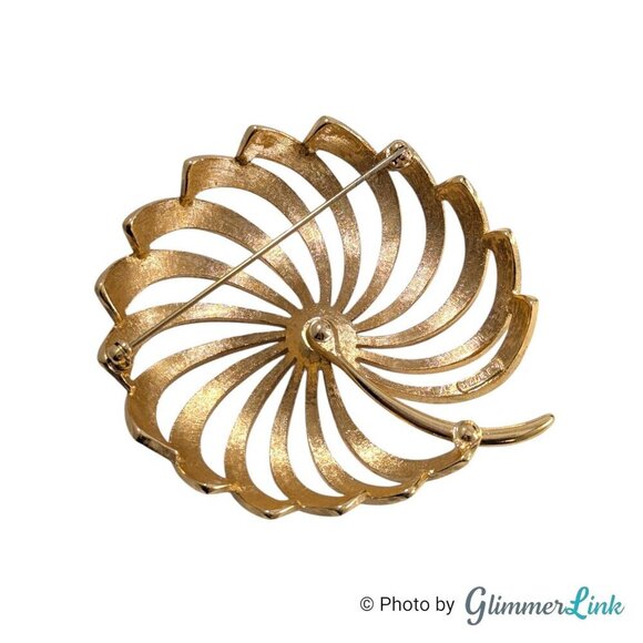VTG Monet Spiral Textured Flower Gold Tone Brooch & Clip On Earrings Jewelry Set - Picture 4 of 13